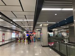 -体育场(地铁站)