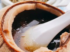 椰皇炖乌鸡汤-陈鹏鹏潮汕菜(欢乐海岸 海边景观店)