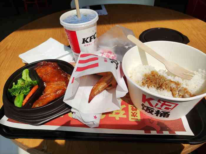 肯德基(南京东城汇店)-"夏天的天气真是多变!前一秒大太阳当空照,.