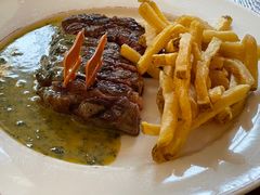 烤新西兰草饲肉眼扒配香草牛油汁-Entrecôte 法国牛扒馆(保利·时光里店)