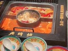 -老牌坊云南鱼豆花火锅(哈西万达店)