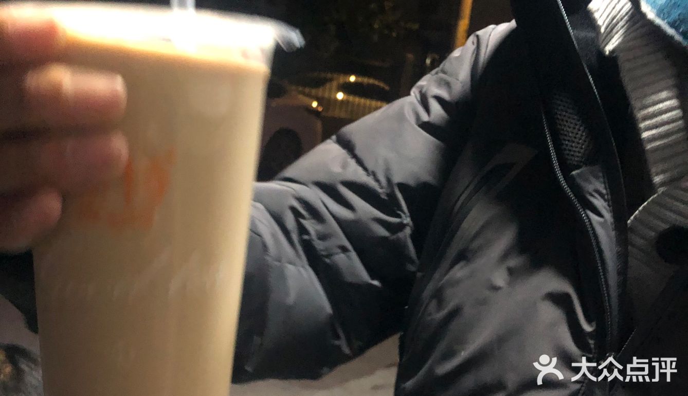 3块钱可以买一大杯手泡的奶茶