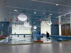 -蓝鲸国际少儿游泳训练中心(群力店)