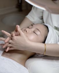 -悦瑢港湾科技美肤芳疗美容