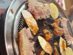 -围炉肉舍•炭烤活鳗•丹东海鲜烤肉(步行街店)