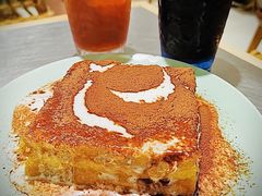 漏奶滑-潮界(虹桥新天地店)