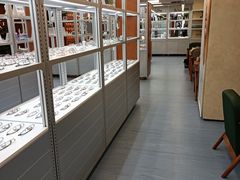 -无奔眼镜·蔡司·依视路授权店(马家堡店)