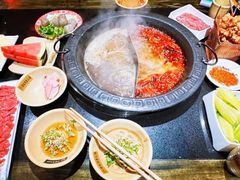 -宽板凳老灶火锅(台湾街店)