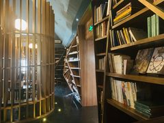 -钟书阁(松江泰晤士小镇店)