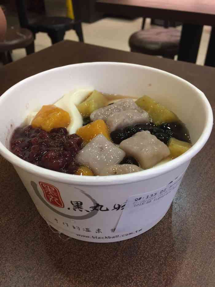 黑丸嫩仙草(victoria street)-"[环境]在武吉士一个商场的后门,因为很