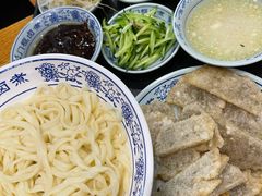 老北京炸酱面-门框胡同百年卤煮(新街口店)