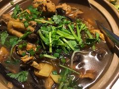 小鸡炖榛蘑-北院·果木烤鸭·25年东北菜(创意产业园店)