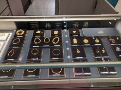 -周大福CHOW TAI FOOK(长寿路189弄购物中心店)