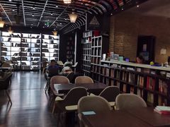 -钟书阁(松江泰晤士小镇店)