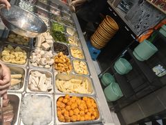 -愉肴麻辣香锅(中山路店)