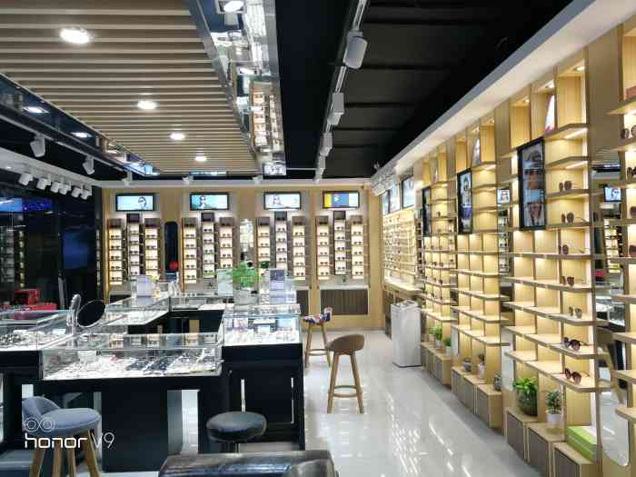 宝岛眼镜(昆明大都店)-"位置挺好找的,就有屈臣氏旁边(负三楼停车.