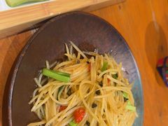 -老滇山寨•云南特色菜•地方菜•民族风情歌舞表演(金碧店)
