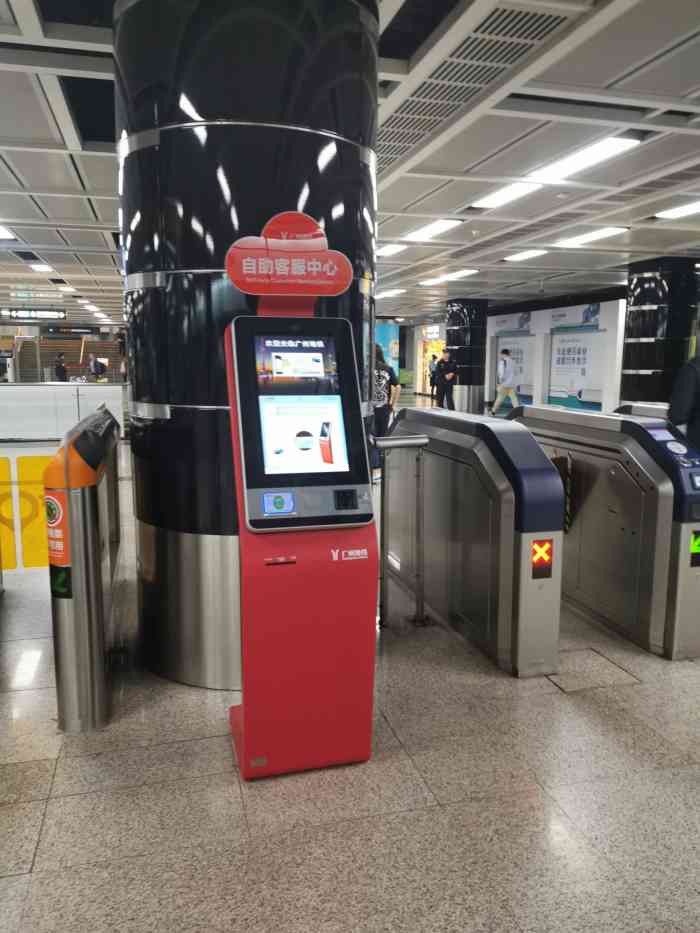 琶洲(地铁站)-"琶洲地铁站,对於八号线来说,人流属於集中.