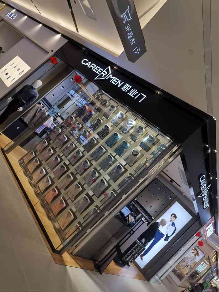 职业门-"职业门服装在龙归金铂广场一楼,这间店主营."-大众点评移动版