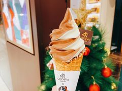 巧克力香草混合甜筒-GODIVA(海岸城店)