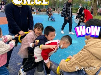 免费溜娃场所又多了一个 =>杨泗港大桥江滩公园
