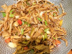 -堂瓦里·33年传统赣菜(第一街区店)