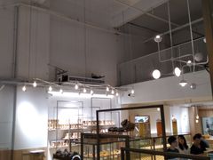 面包甜点陈列柜-顶东面包花园·生日蛋糕(世博店)