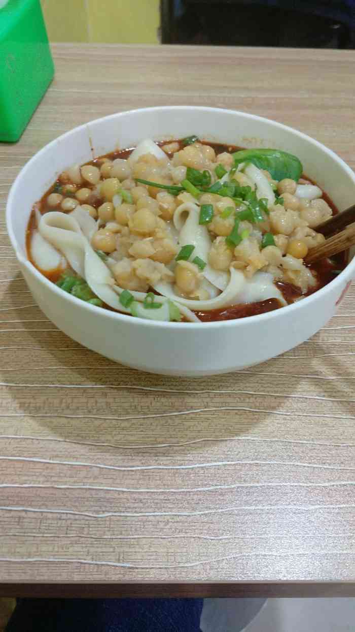 傻大碗刀削面-"豌杂3星,牛肉2星!不知此处和洋河花园.