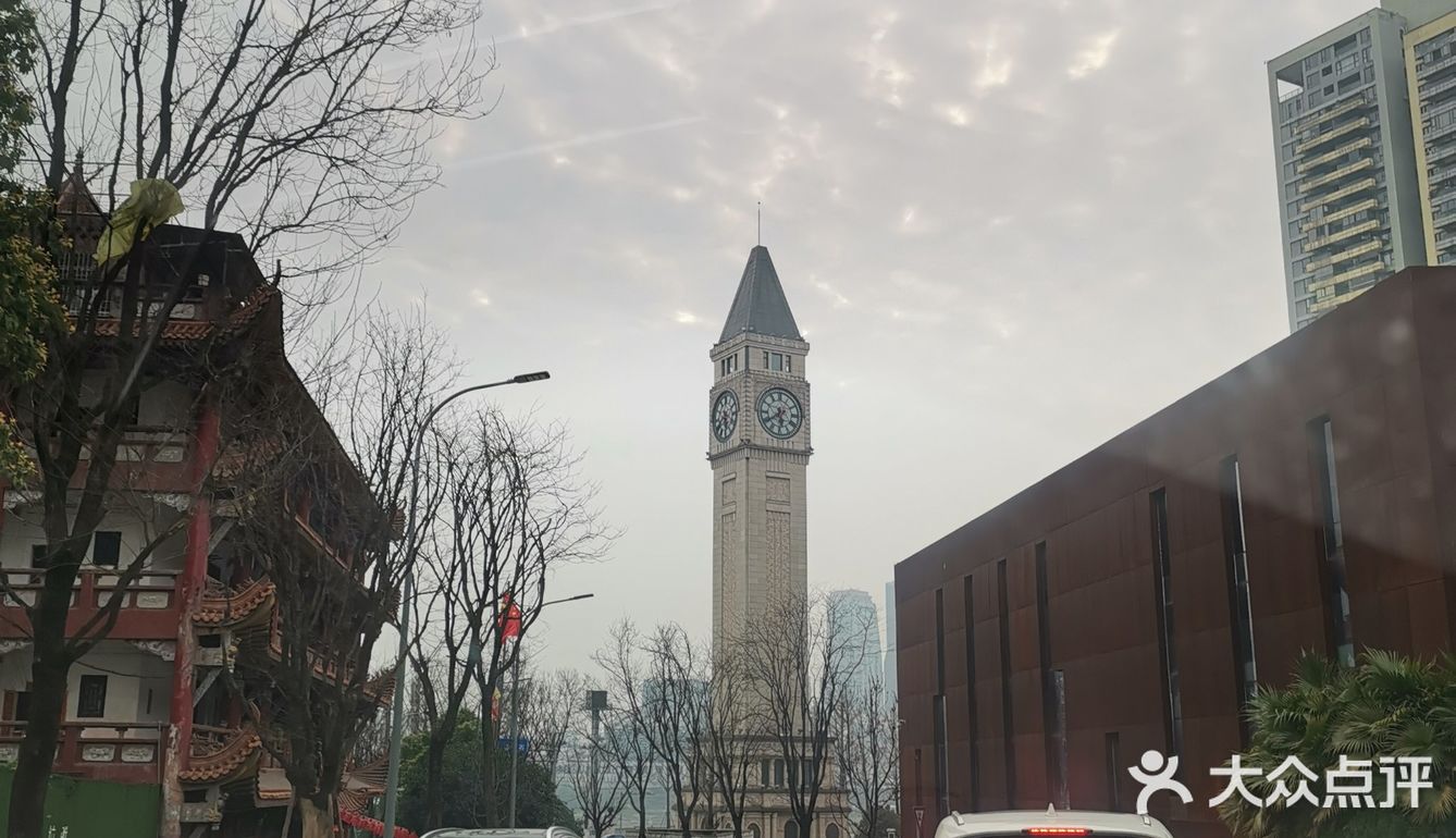 南滨路钟楼广场