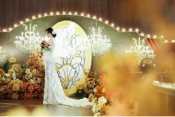 -南京宝娜嫁衣婚纱礼服馆(中央路店)