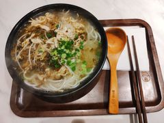 酸菜鸡丝豚骨米线-蒙小妹骨汤饭.米线(新光路店)