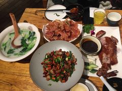 -老滇山寨•云南特色菜•地方菜•民族风情歌舞表演(金碧店)