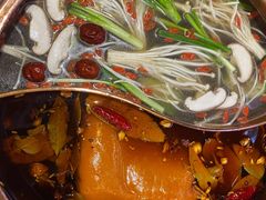 骨汤鸳鸯锅-镇江龙·火锅串串(武侯祠店)