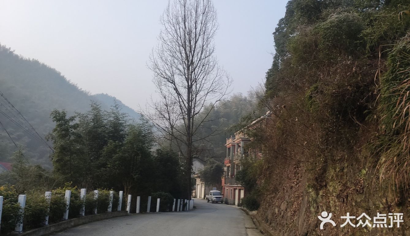 屋的中间成仙已经累得气喘吁吁了，身上的原力根本不可能
