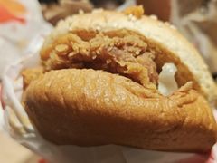 麦辣鸡腿汉堡经典中薯条套餐-麦当劳(国际社区店)