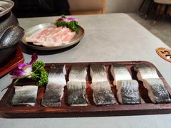 -围炉肉舍•炭烤活鳗•丹东海鲜烤肉(步行街店)