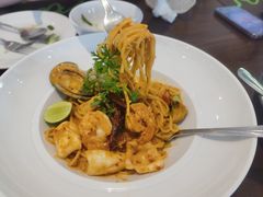 -Chom Cafe and Restaurant