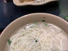 -亮亮面馆(经六路店)