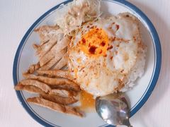 猪颈排鸡蛋扒饭-食运茶餐厅(文化宫店)