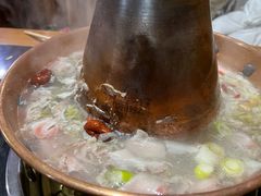 -果松木炭酸菜铜火锅·外婆参鸡汤