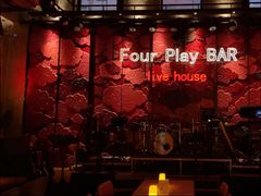 -FOUR PLAY BAR