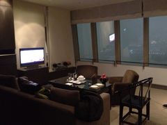客厅的一半空间-上海柏悦酒店