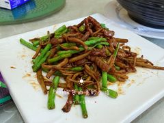 茶树菇炒牛柳-美景家宴