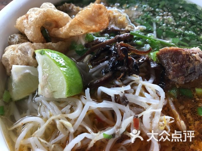 老挝香脆烤肉杂酱米线