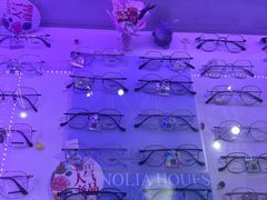 -提一眼镜·蔡司·依视路(小寨店)