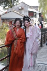 -一揽芳华汉服旗袍体验馆(拙政园店)