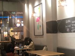 大堂-HELLO 27 意面·沙拉·帕尼尼