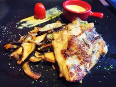 奶油蘑菇汁烤鸡腿肉-卡本妮法餐厅·北京和平宾馆