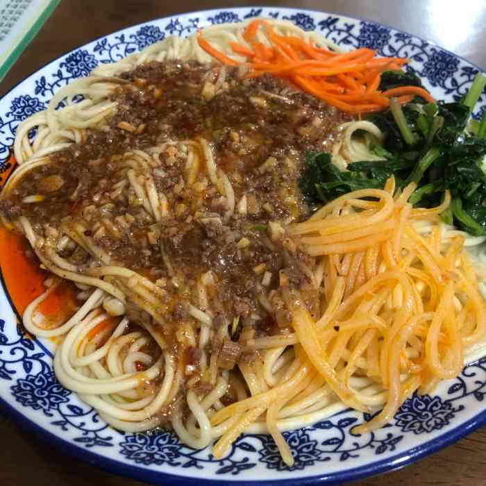 伊香干拌王-"伊香干拌王位于西宁城东区湟中路35号,我.