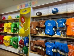 -m豆巧克力世界(上海世茂广场店)